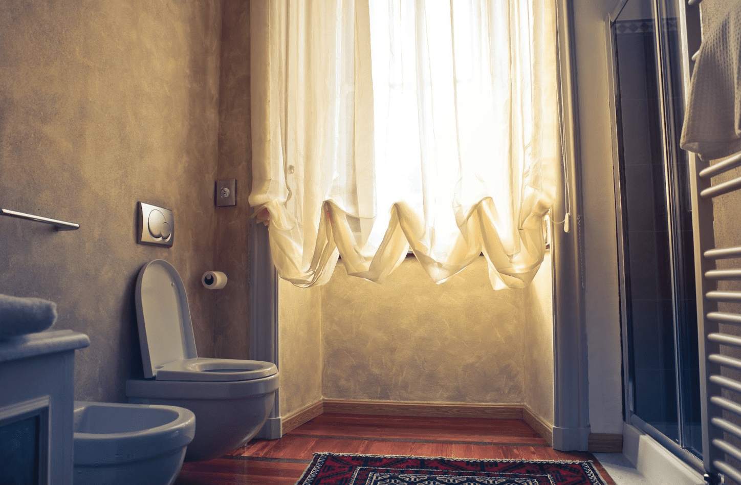 vintage baathroom long curtains design